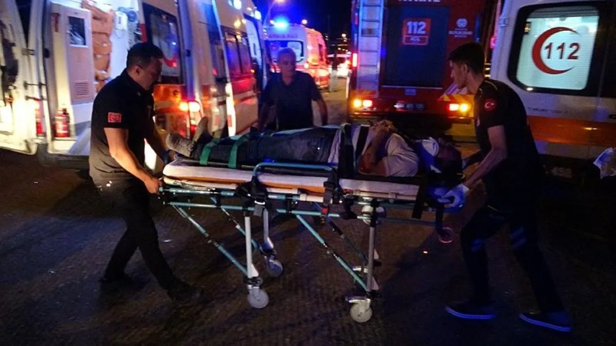 Malatya’da işçi servisi ile otomobil çarpıştı: 1 ölü, 13 yaralı
