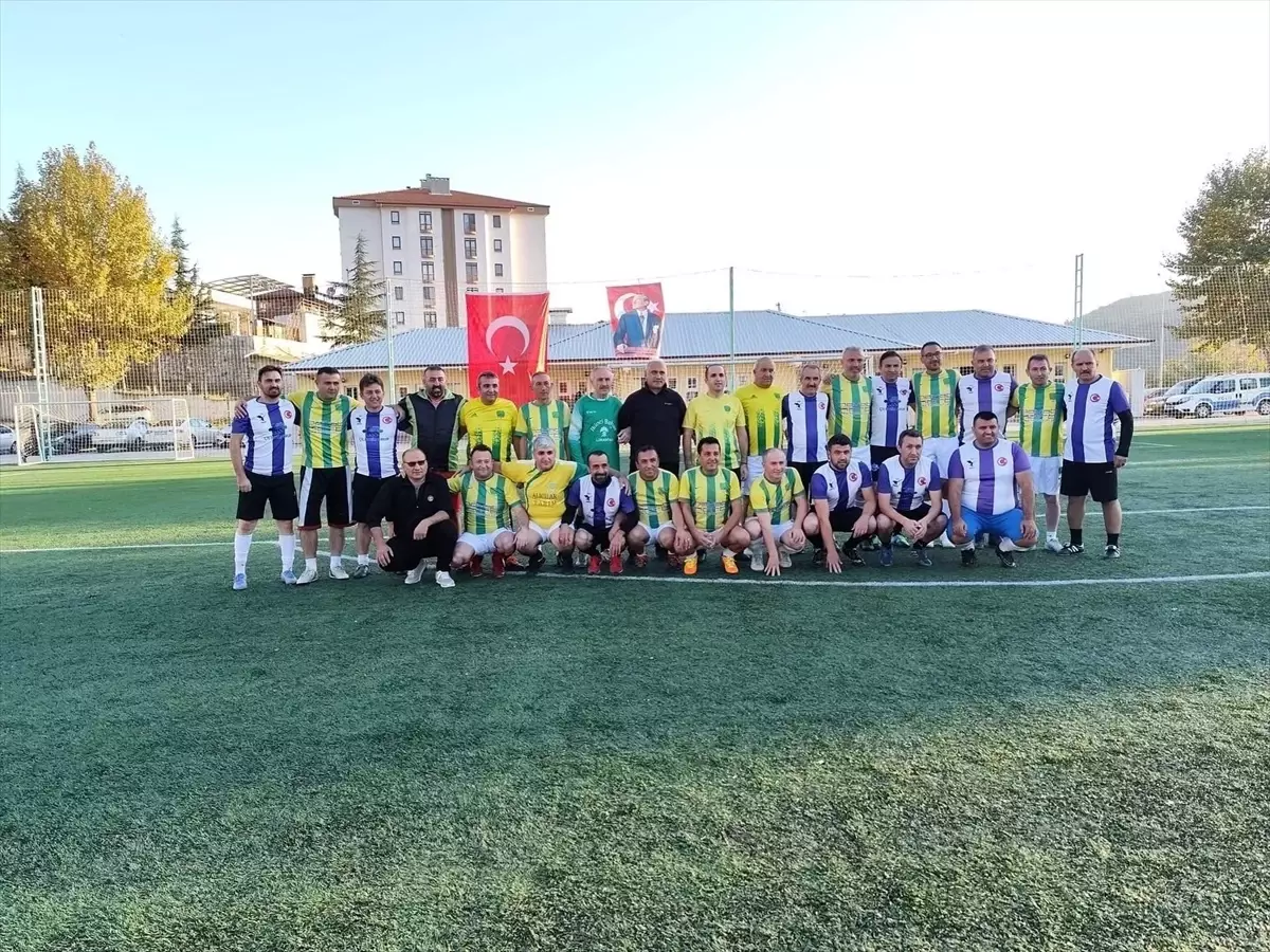 Çorum İskilip’te eski futbolcular gösteri maçı yaptı