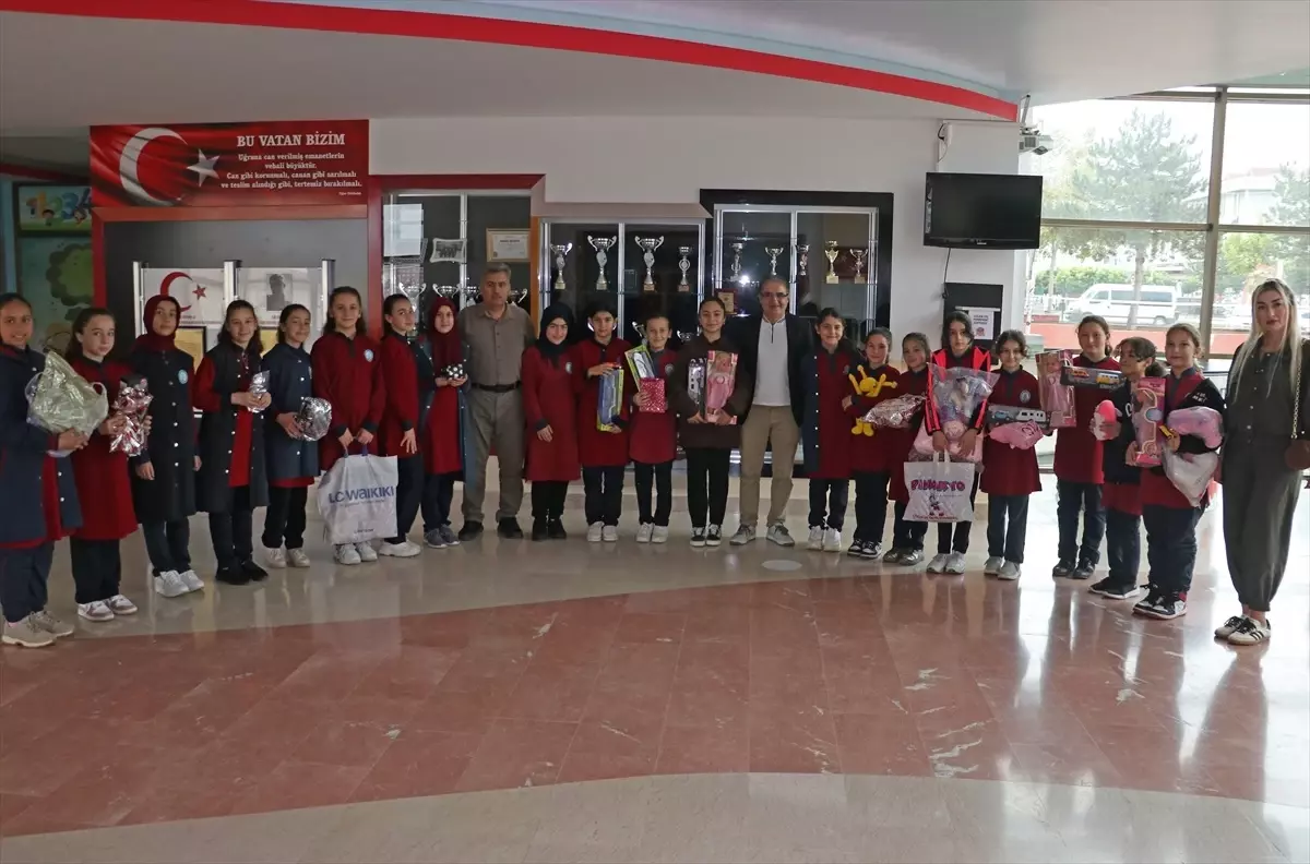 Kastamonu’da Ortaokul Öğrencilerinden Ana Sınıfına Oyuncak Hediye