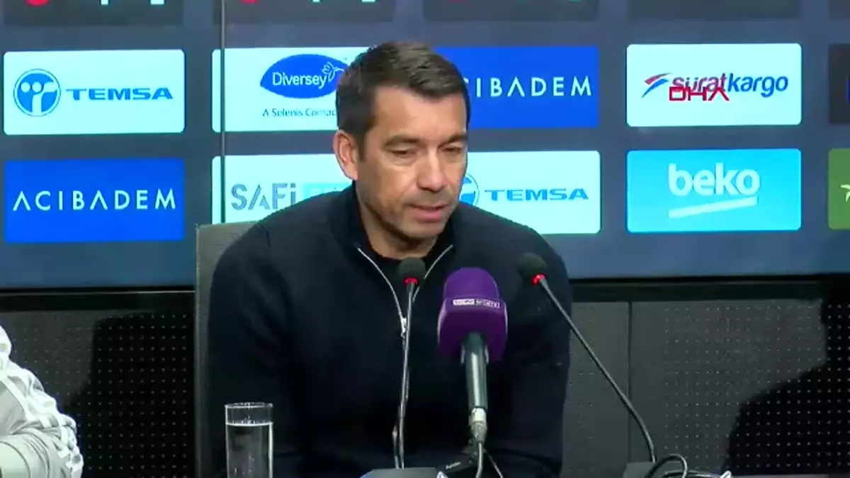 Van Bronckhorst: ‘Şampiyonluk zor ama pes etmeyeceğim’