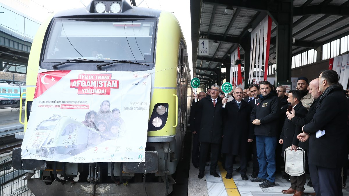 Afganistan’a yardım malzemesi taşıyacak olan ‘İyilik Treni’ yolculuğuna başladı
