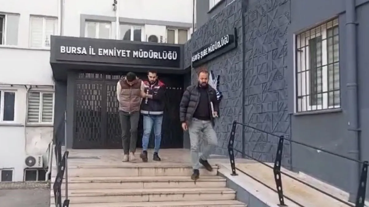 “Kardeşiniz kaçırıldı” yalanıyla vurgun yapan sahte polis yakalandı