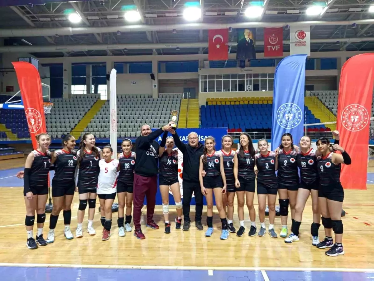 Küçük Kızlar Voleybol Turnuvası Sona Erdi