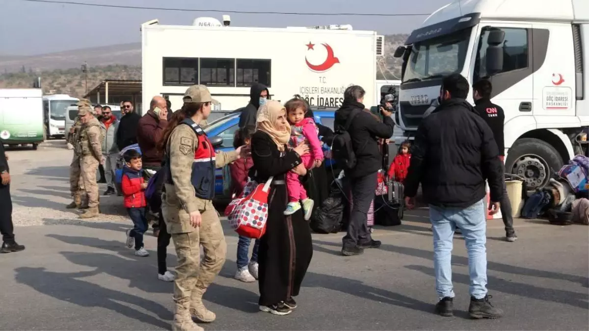 Suriye’ye gönüllü geri dönüş: ‘Henüz yoğun dönüş yok, günde bin 100 kişi civarında’