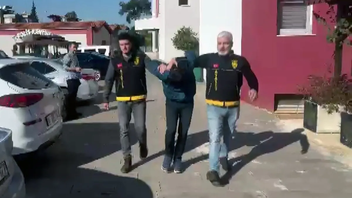Yer Adana: Hasta ziyareti bahanesiyle hemşirelerin telefonlarını çaldı!