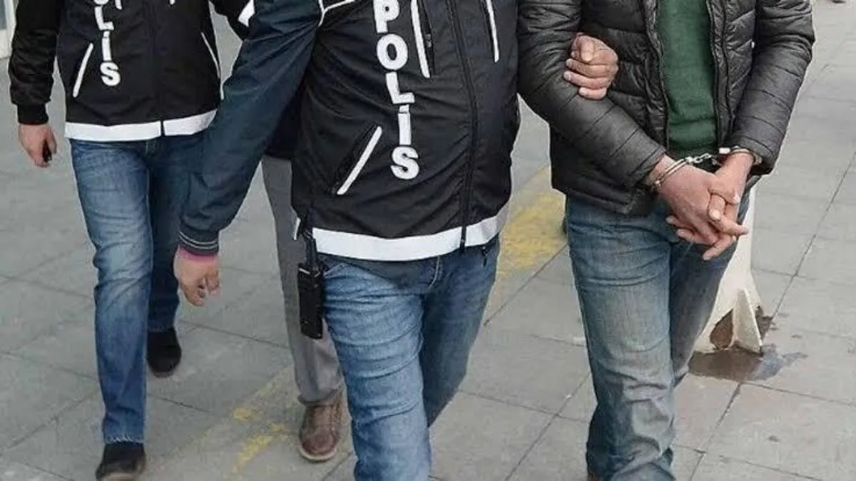 Aydın’da FETÖ hükümlüsü gizli geçitte yakalandı