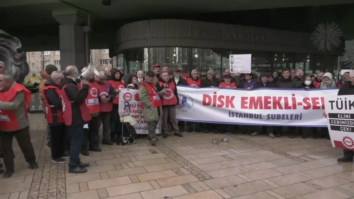 Emekliler Mecidiyeköy’de Zamları Protesto Etti