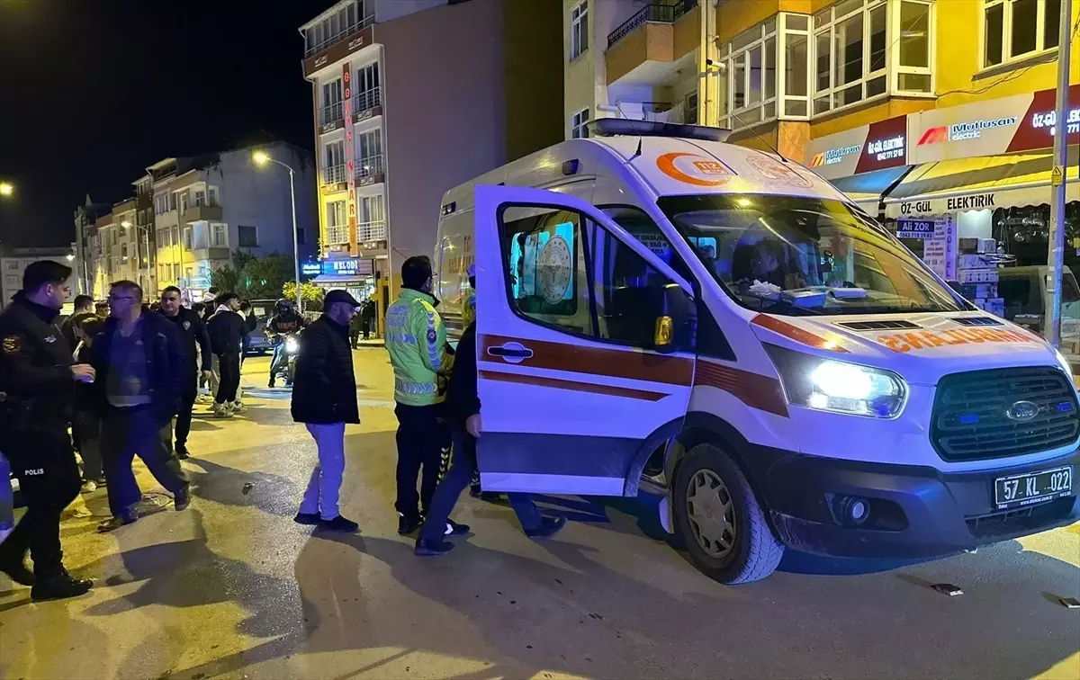 Gerze’de Motosiklet Kazası: 2 Yaralı