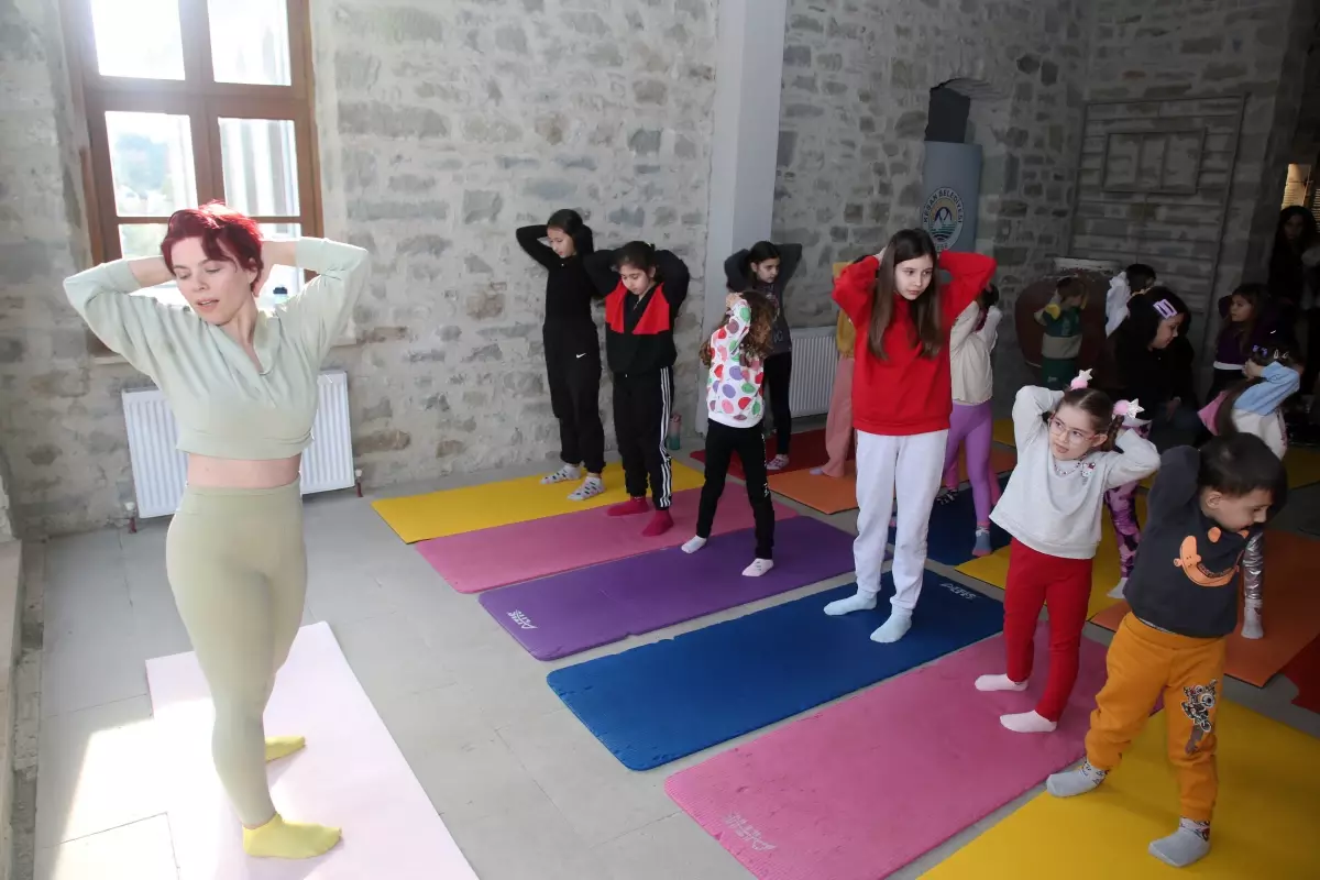 Keşan’da Çocuklar İçin Müzede Yoga Etkinliği Düzenlendi
