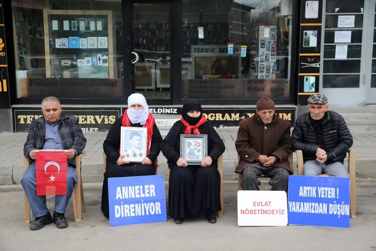 Muş’ta Evlat Nöbeti Devam Ediyor