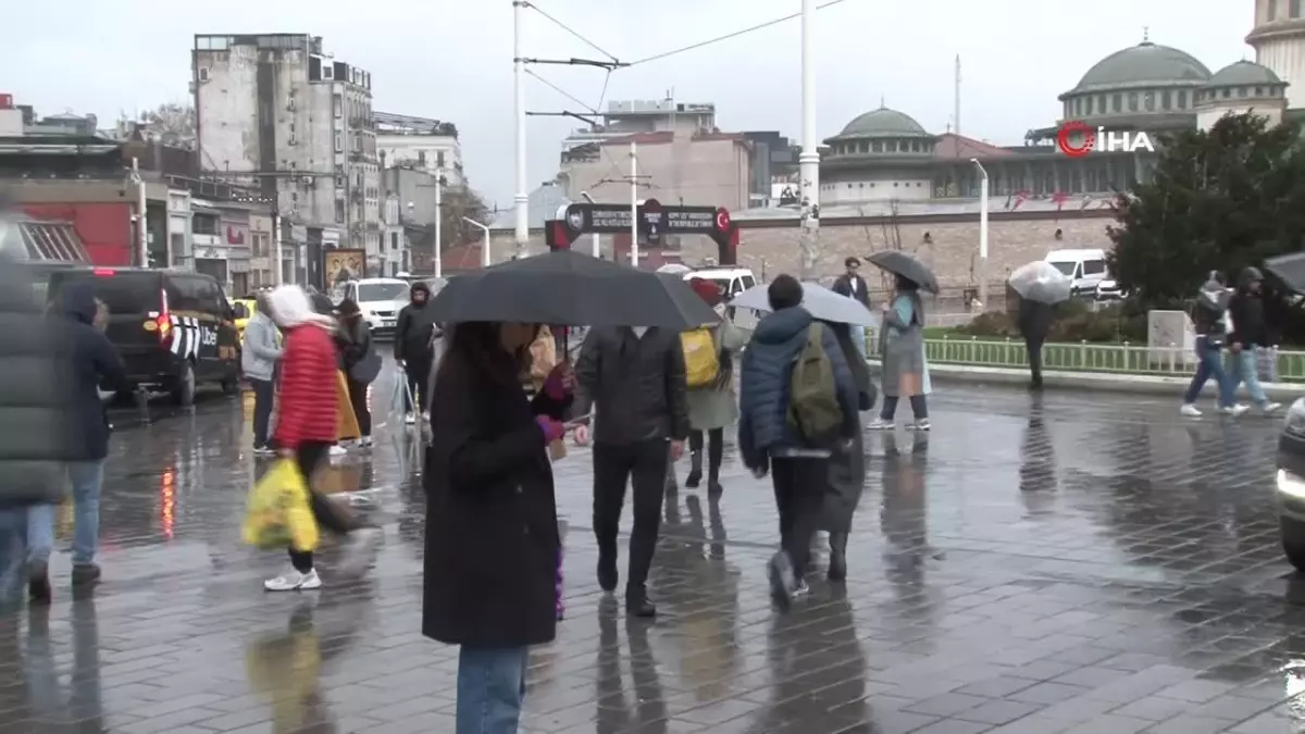 Taksim’de Yağışlı ve Soğuk Hava