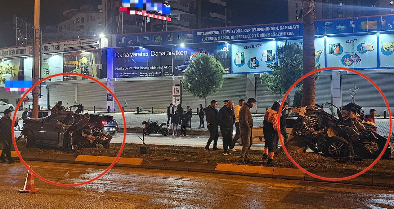 Adana’da ağaca çarpan otomobil ikiye bölündü