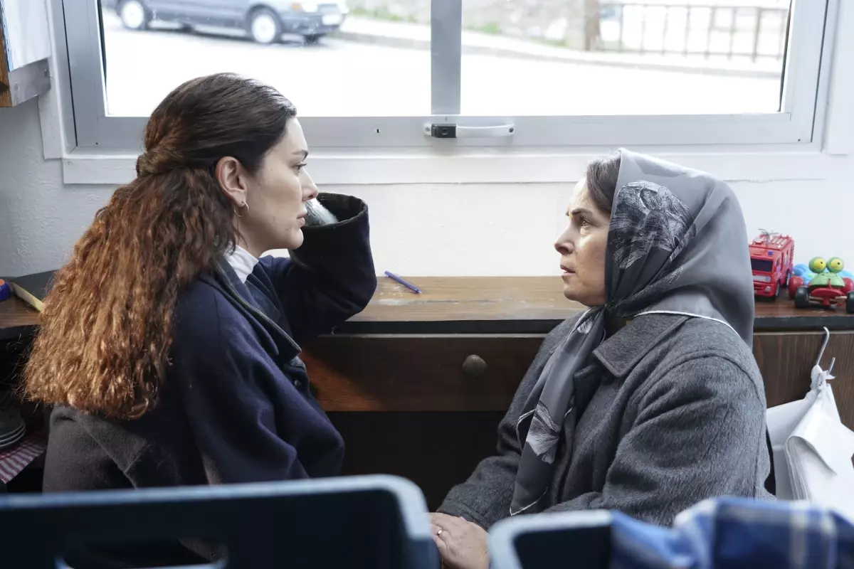 Annem Ankara’nın Yeni Bölümünde Bergüzar Korel’den Duygusal Şarkı