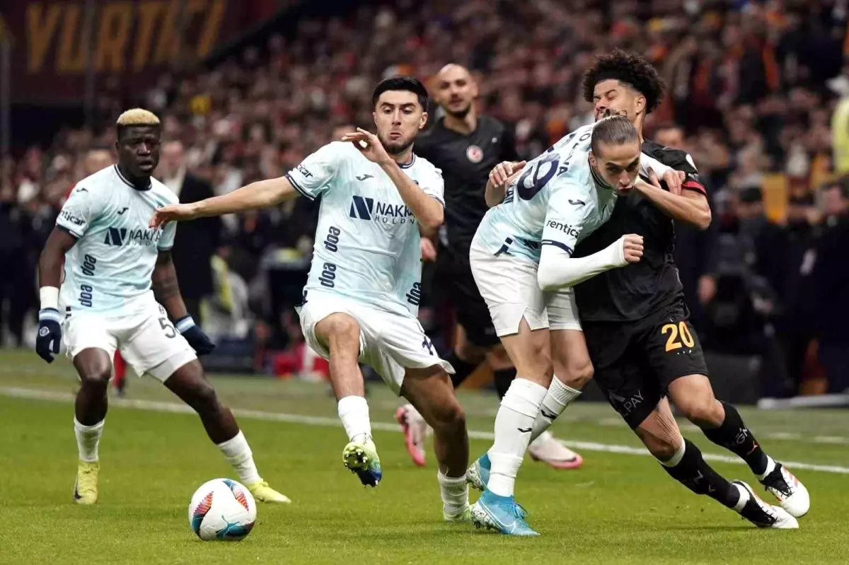 Galatasaray 1-0 Önde
