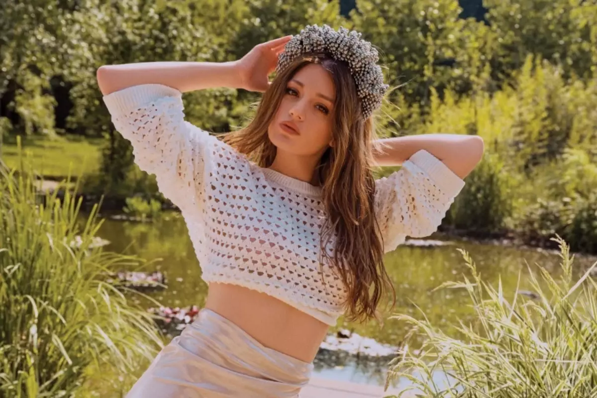 Gizem Karaca’dan karnı burnunda poz: Hep özeniyordum