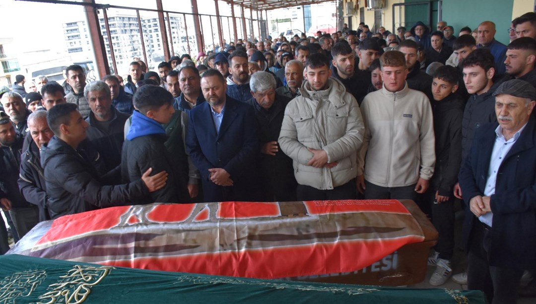 Çatı tamiri yaparken düşüp ölen baba-oğul rüzgara rağmen çalışmak zorunda kalmış