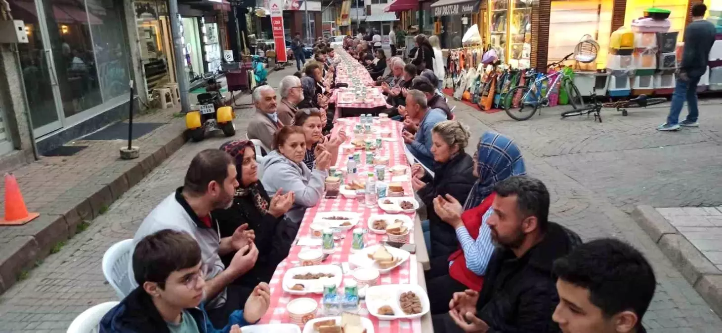 Devrek’te Sokak İftarı Dayanışması