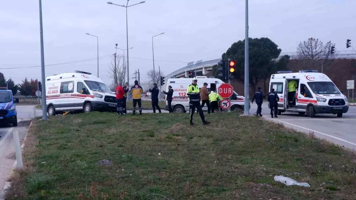 Edirne’de Ambulans ve Otomobil Çarpıştı