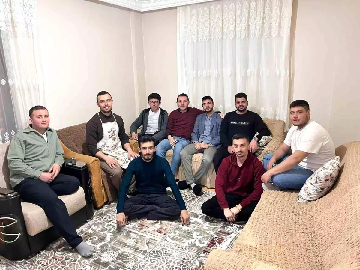 TDV Gençlik Kurulu Üyeleri İftarda Bir Araya Geldi